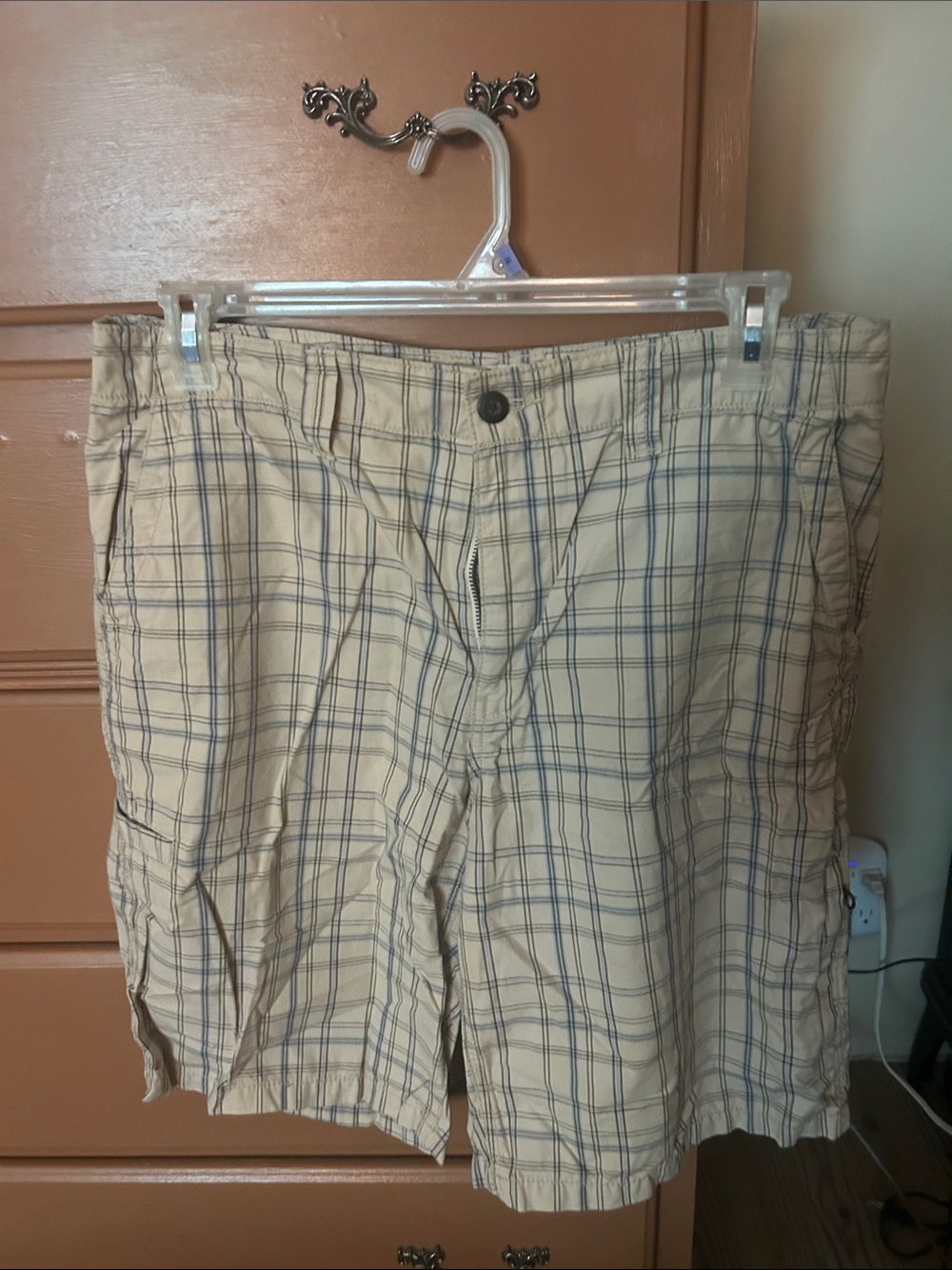 American Eagle Outfitters Tan Plaid Cargo Shorts